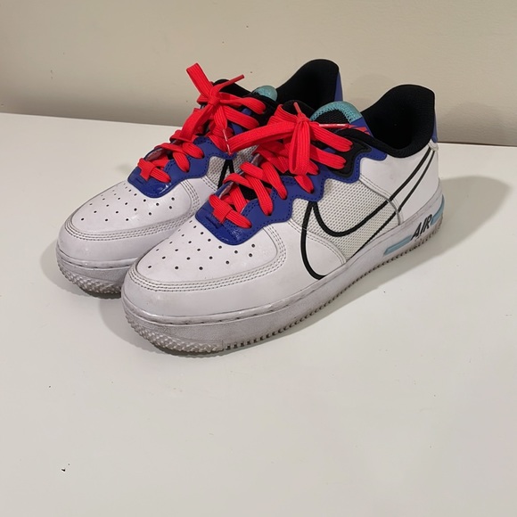 Nike - Picture 2 of 4